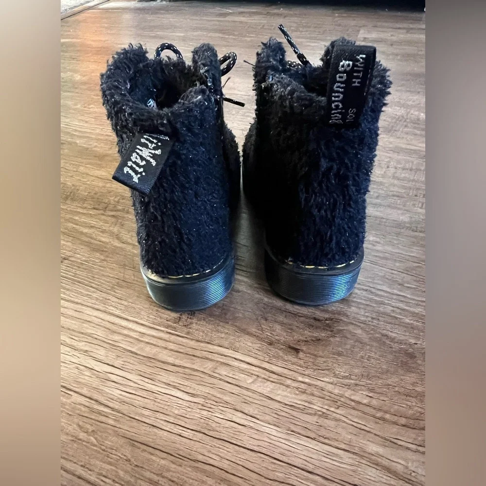 Dr. Martens 1460 Pascal Boots Kids‎ Size 12 Black Shearling Fur